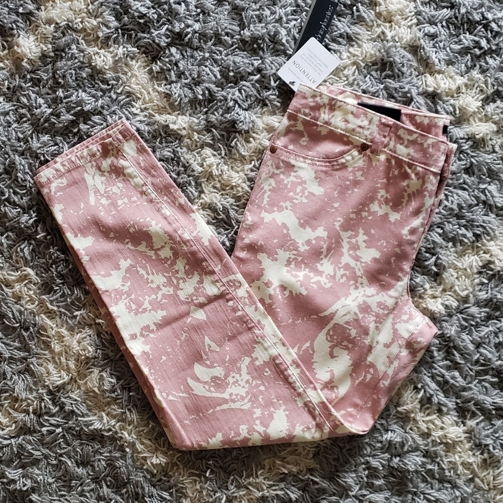 NWT Daisy Fuentes Uber Feminine Skinny Crop